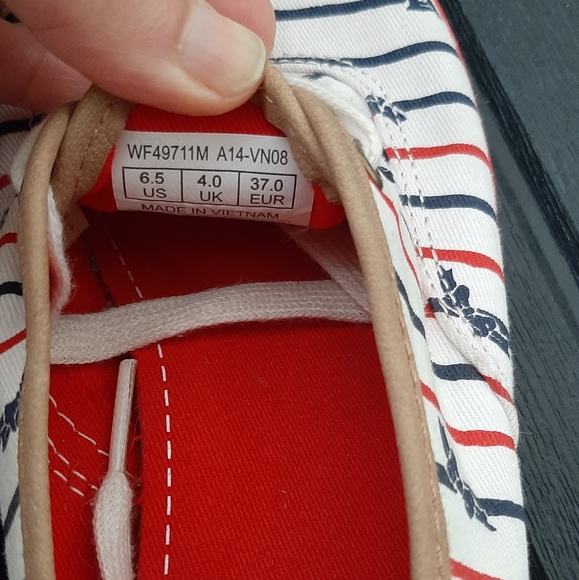 TAYOR SWIFT *Limited Edition* KEDS - Picture 6 of 6